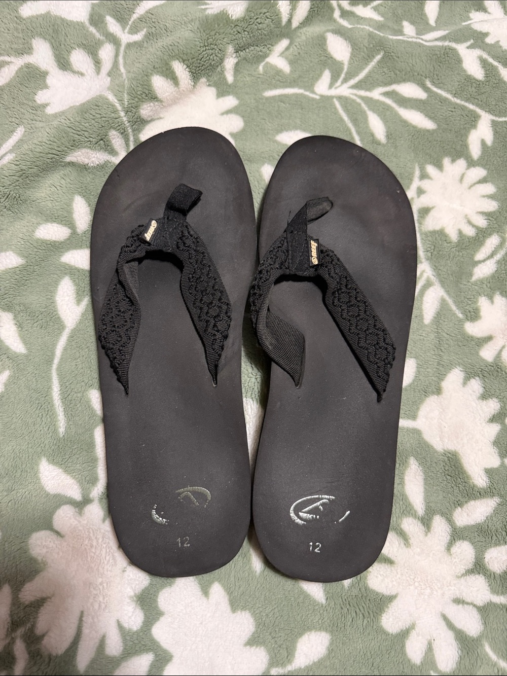Reef Men’s Black Crochet-Style Strap Flip Flops